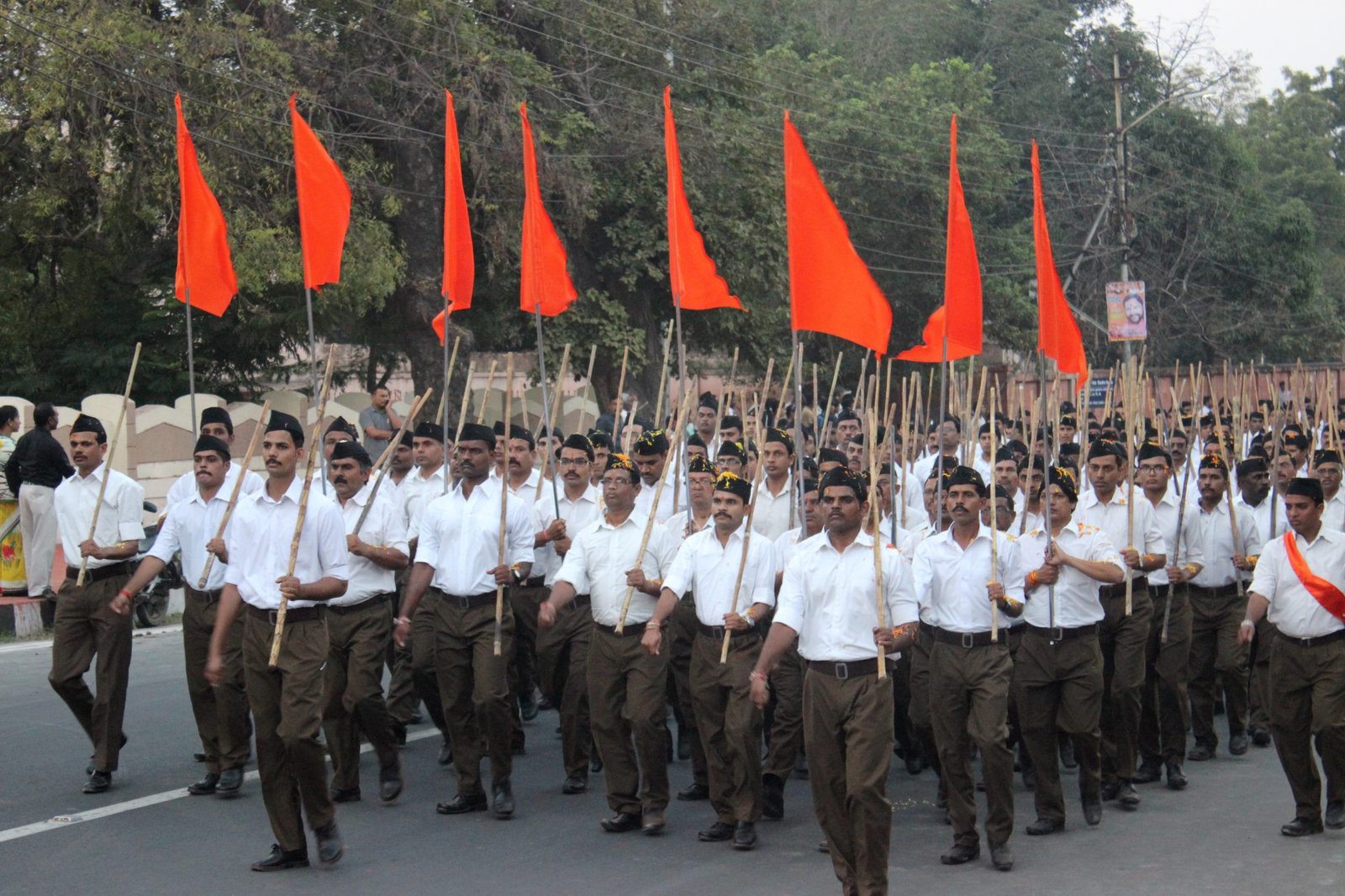 अब RSS के कार्यक्रमों में शामिल हो सकेंगे सरकारी कर्मचारी