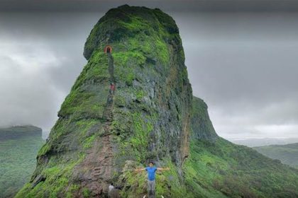 How to reach Harihar Fort from Nashik