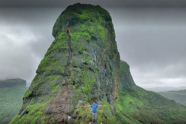 How to reach Harihar Fort from Nashik