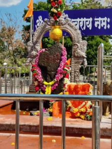 शनि शिंगणापुर: आस्था, चमत्कार और न्याय के देवता का जाग्रत धाम